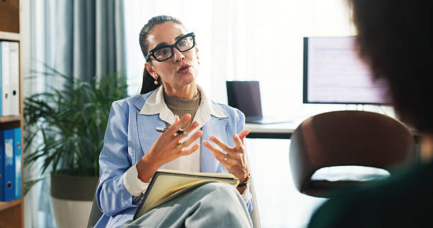 Psychotherapist providing mental wellness counseling to a patient at a mental health clinic in Dallas during a therapy session.